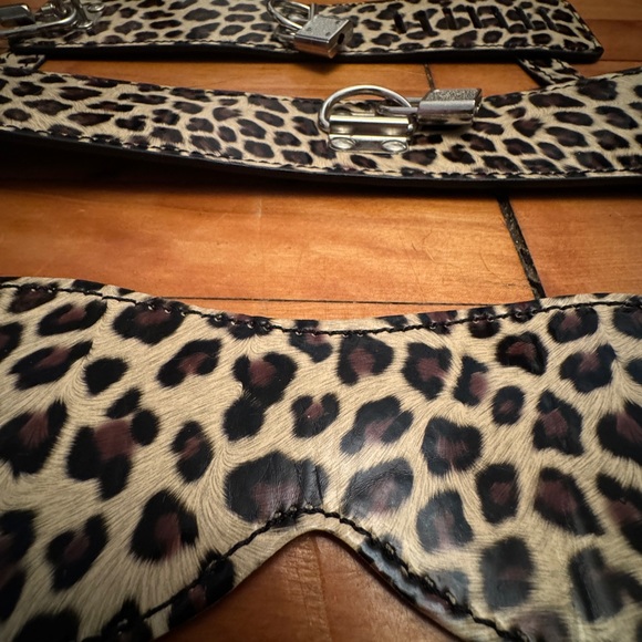Perfect leopard style bedroom restraint kit! - Picture 3 of 8